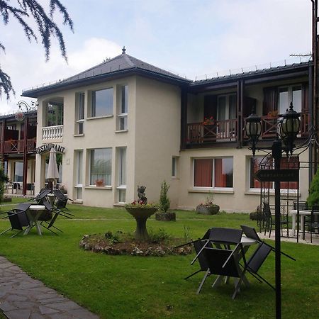 Hostellerie Saint Clement Vic-sur-Cère 외부 사진