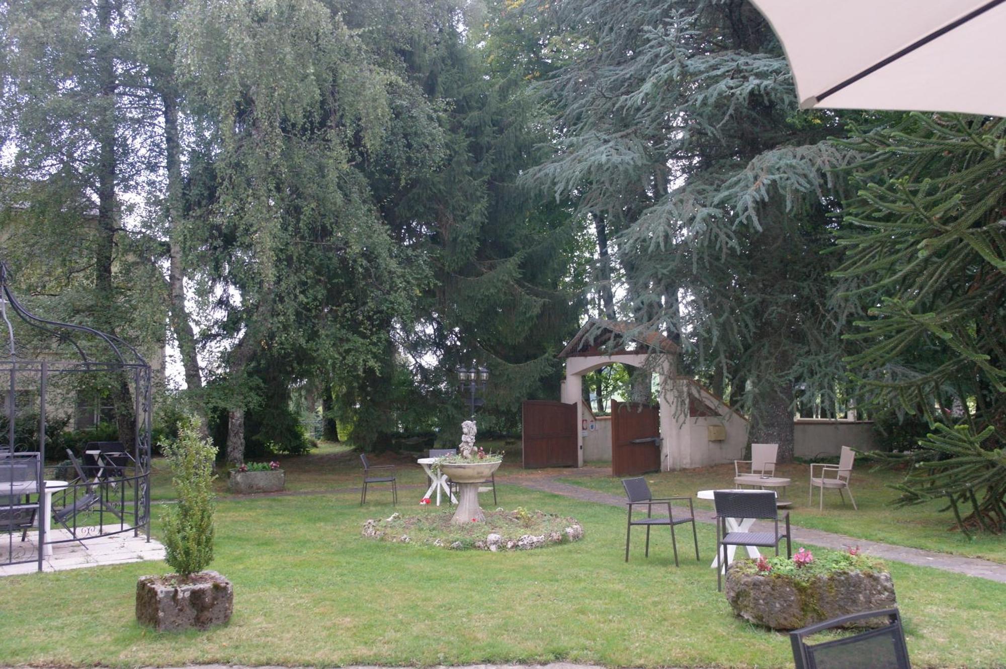 Hostellerie Saint Clement Vic-sur-Cère 외부 사진