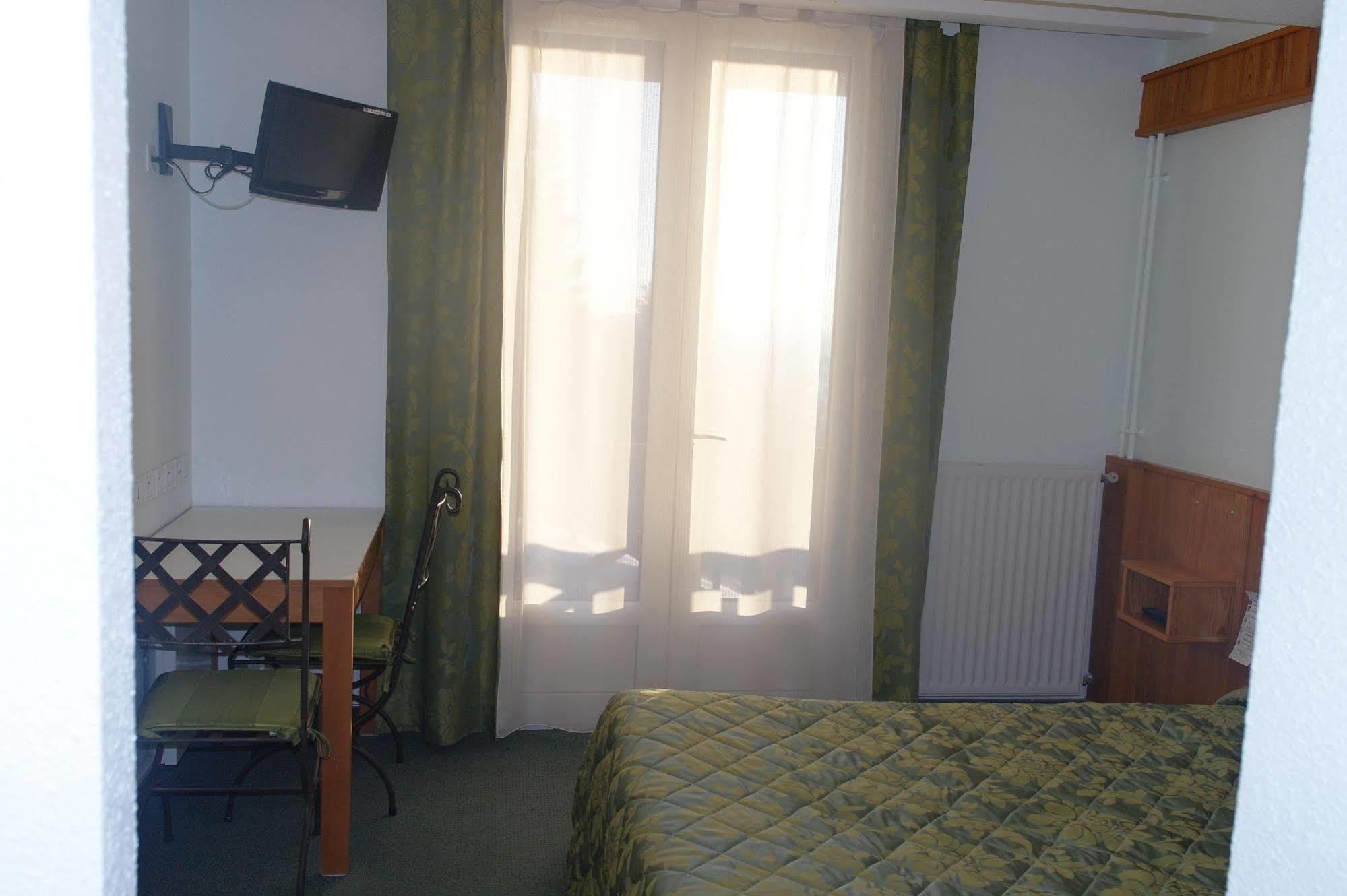 Hostellerie Saint Clement Vic-sur-Cère 외부 사진