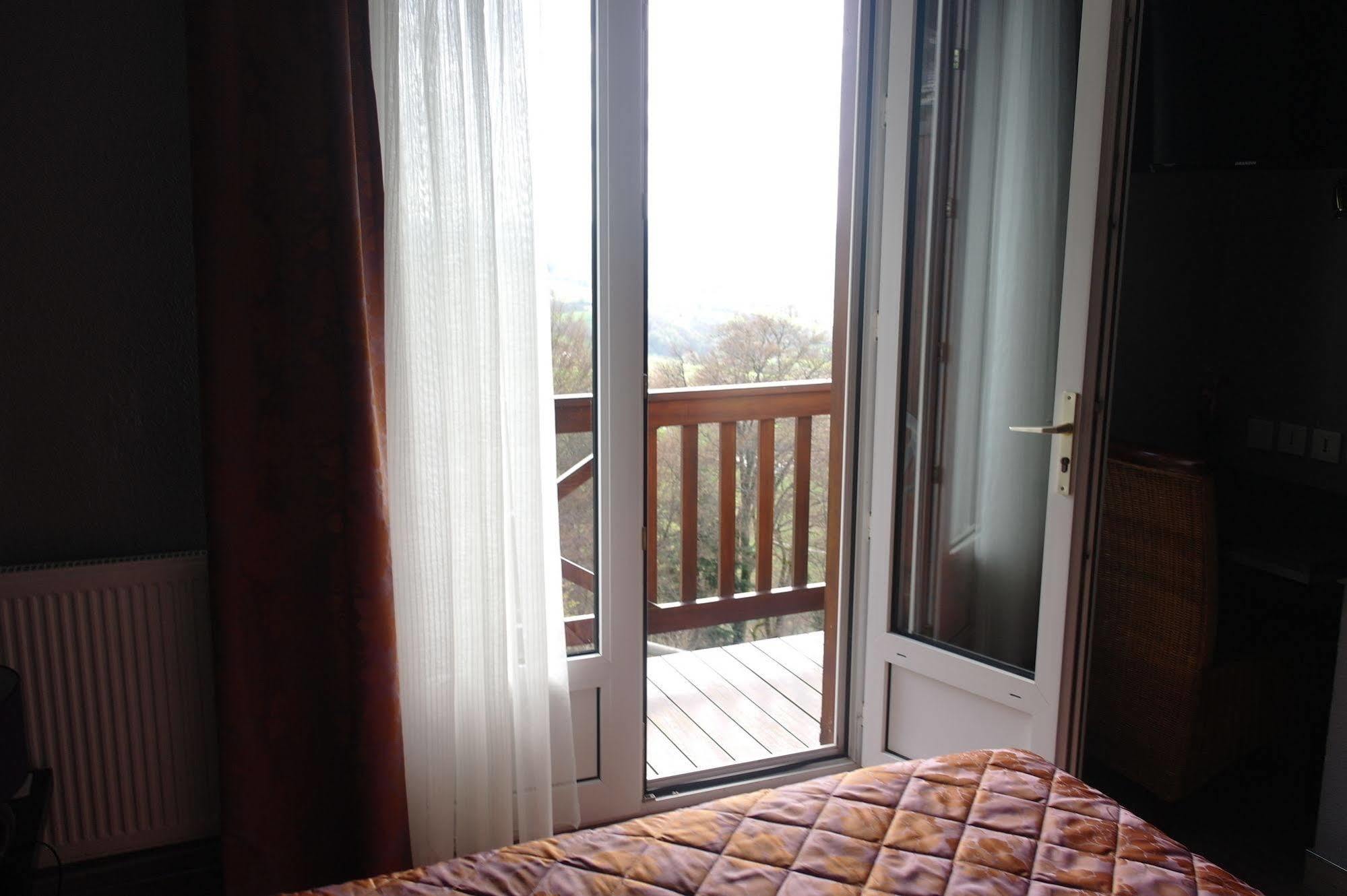 Hostellerie Saint Clement Vic-sur-Cère 외부 사진