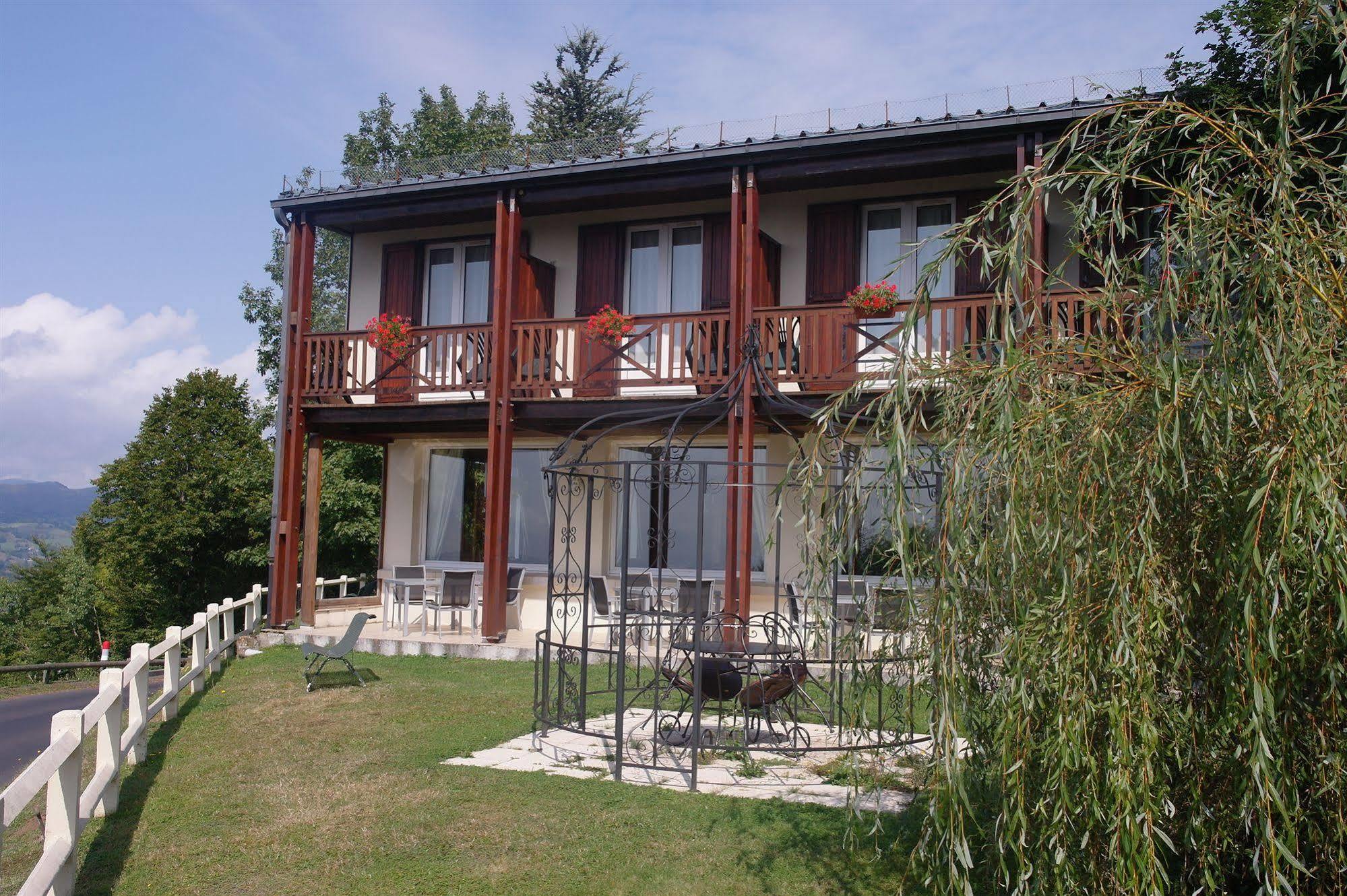 Hostellerie Saint Clement Vic-sur-Cère 외부 사진