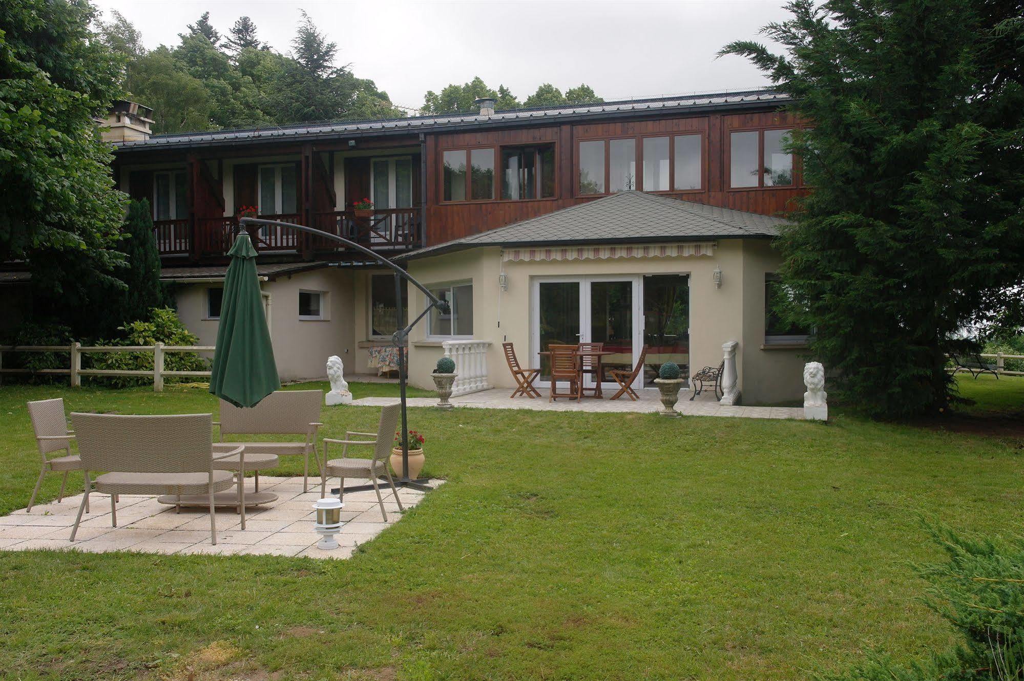 Hostellerie Saint Clement Vic-sur-Cère 외부 사진