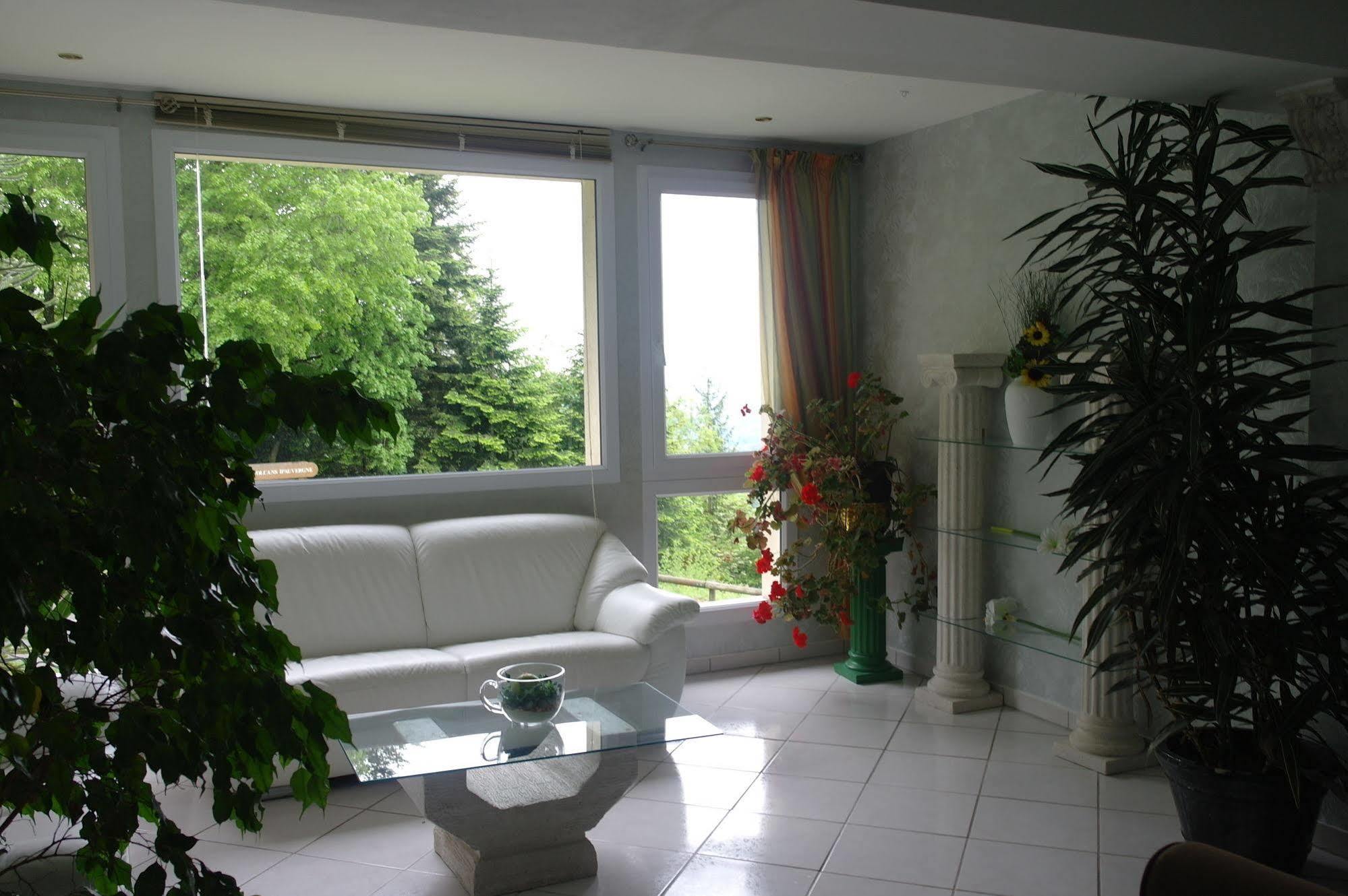 Hostellerie Saint Clement Vic-sur-Cère 외부 사진