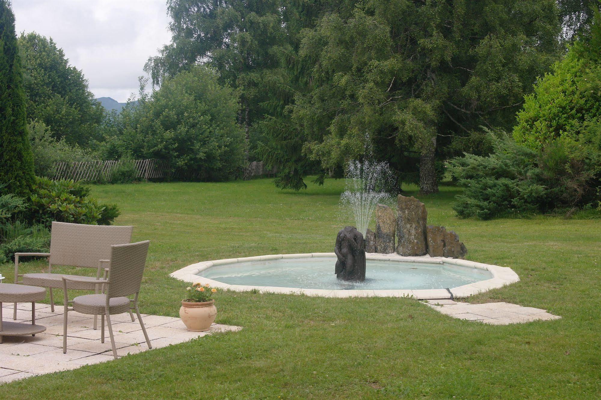 Hostellerie Saint Clement Vic-sur-Cère 외부 사진