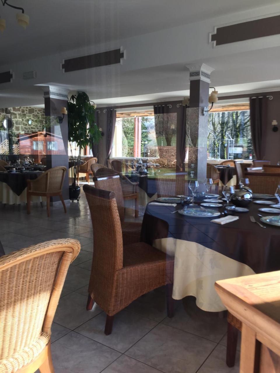 Hostellerie Saint Clement Vic-sur-Cère 외부 사진
