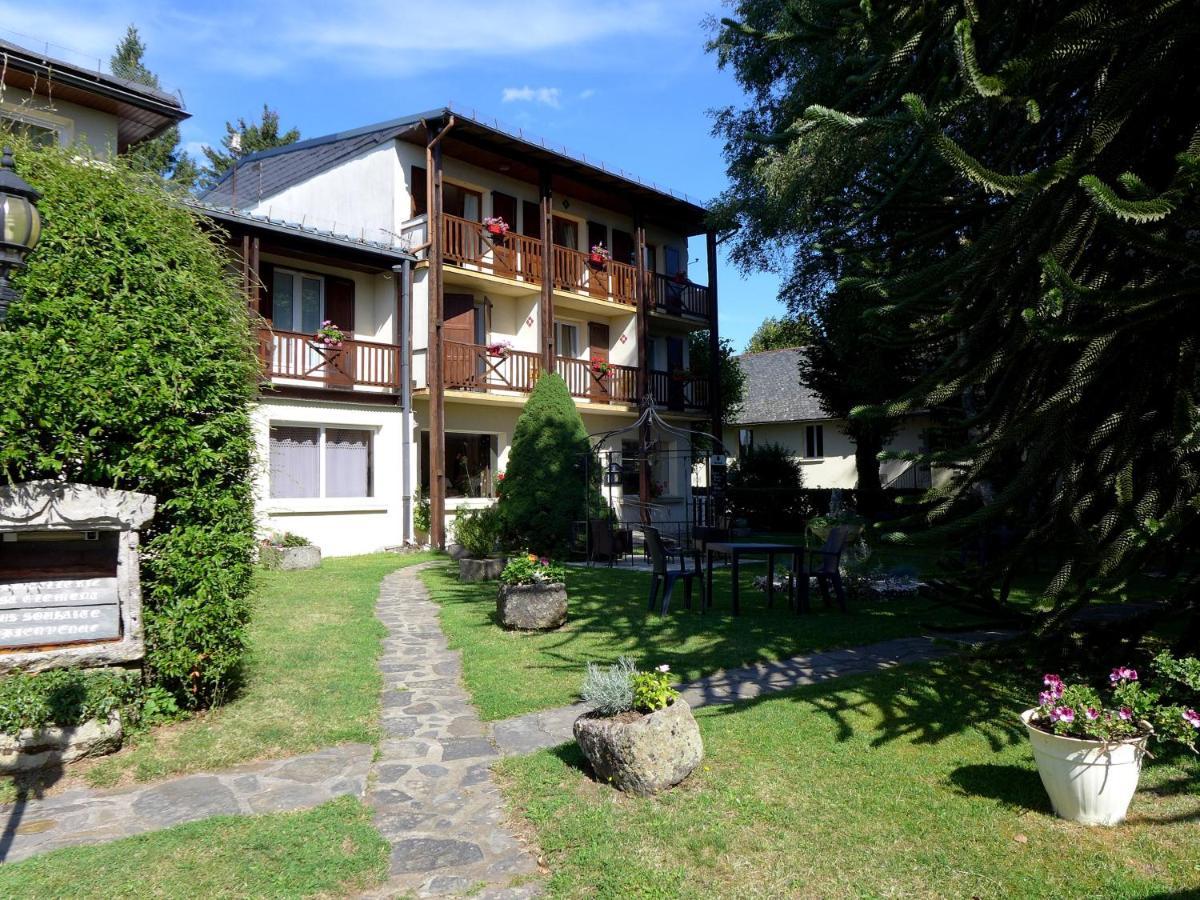 Hostellerie Saint Clement Vic-sur-Cère 외부 사진